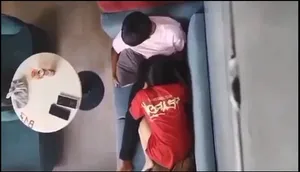 Quay lén cô bạn gái bú mút cho tình nhân nơi công cộng