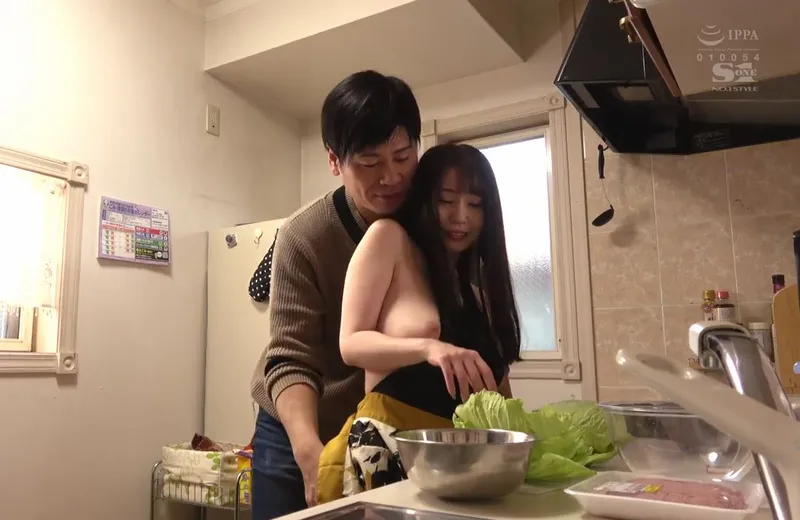 Nghi ngờ cô vợ địt trộm, chồng lén lắp camera và chứng kiến tất cả