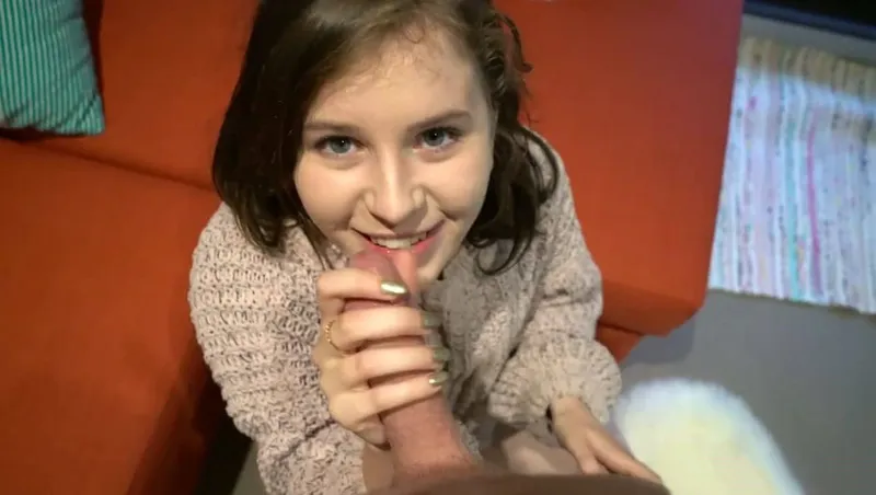 Bắn tinh ngập chiếc bướm hồng của người yêu dễ thương